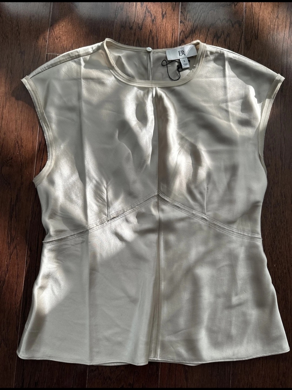 Banana Republic Silk SS Clean Seam Top Crystal Sand Beige Raw Edge Large
